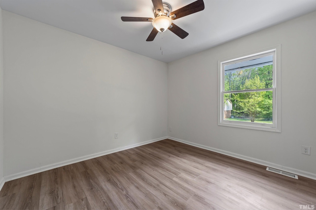 Building Photo - Room in Single Family Home on Buckingham Rd