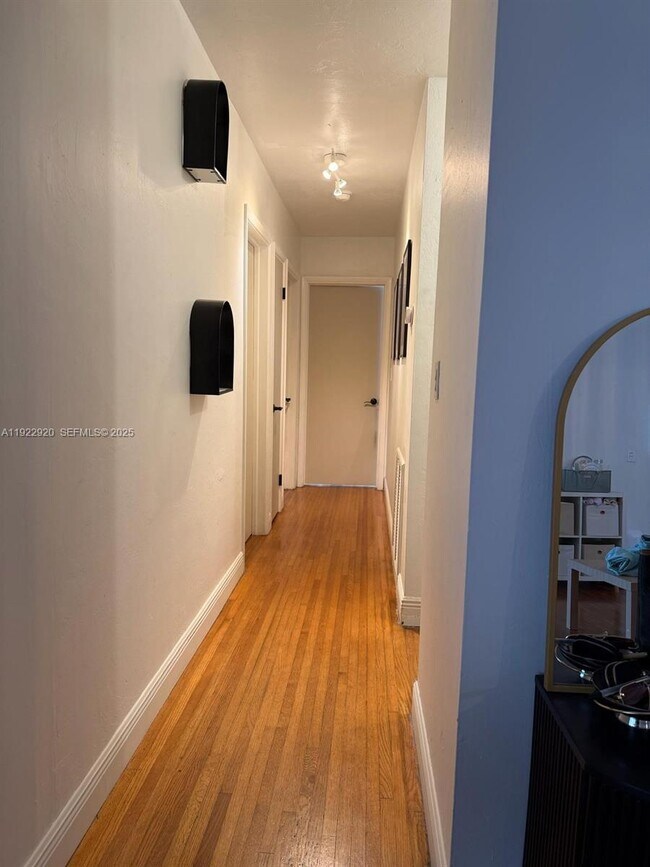 Building Photo - 5312 SW 89th Ct