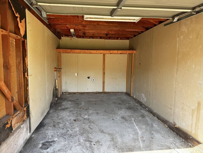 Building Photo - Charming 2 Bed, 1 Bath Home Close To MSU
