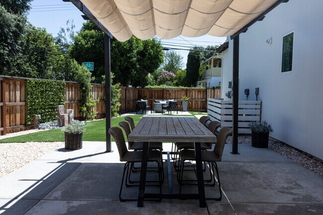 Building Photo - 3 bedroom | 2.5 bathroom | Crocker Village Single Family Home