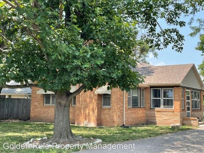 Primary Photo - 3 br, 2 bath House - 120 E Ave F