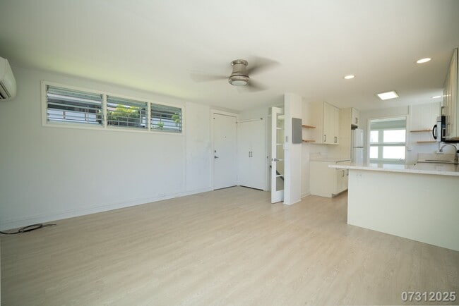 Building Photo - 3Bd 2Ba 1Pkg SFH in Manoa -$4300 Must See!!!
