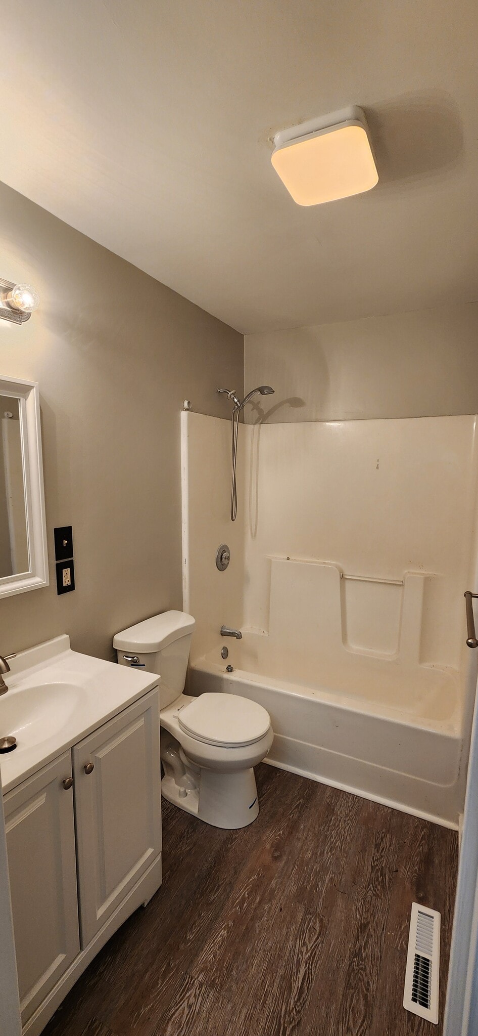 Building Photo - 103 Schmitt Ln