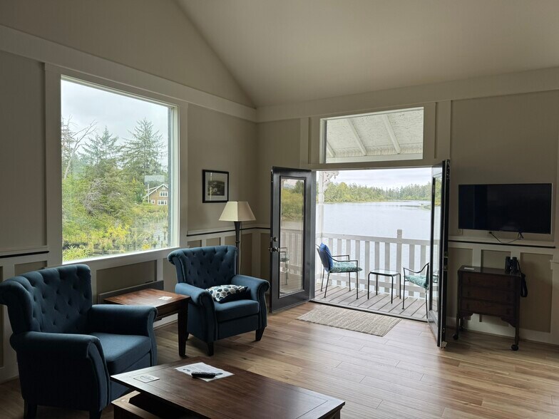 Living Room & Balcony - 957 Steamboat Slough Rd