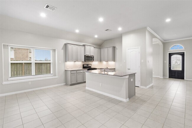 Building Photo - 131 San Jacinto Dr