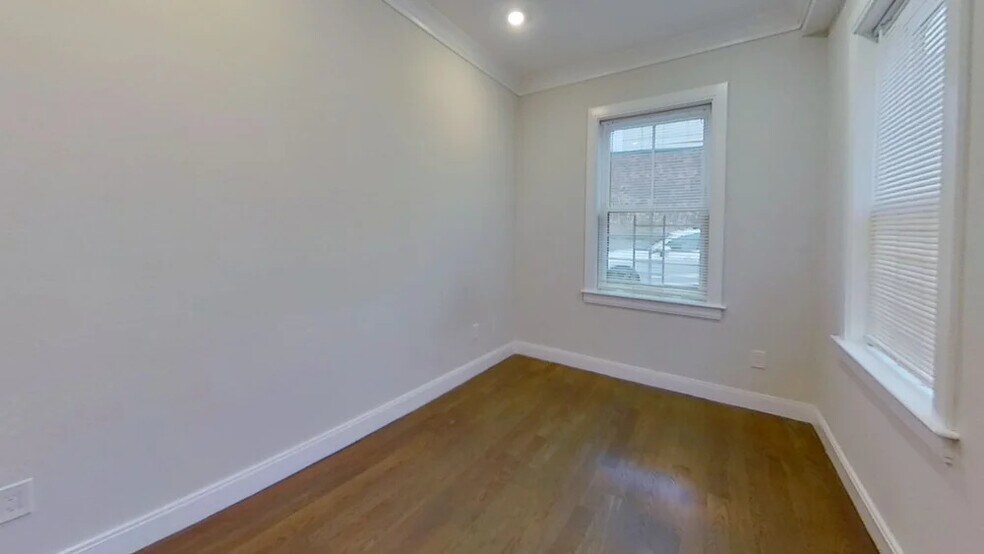 Building Photo - 77 Linden St