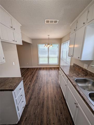 Building Photo - 713 Heathcliff Dr