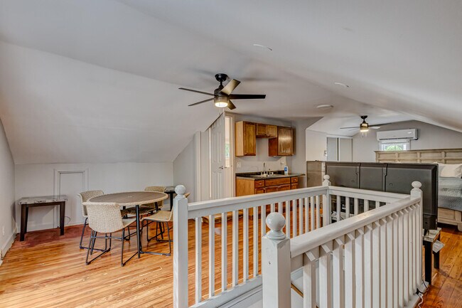 Building Photo - 421 51st St