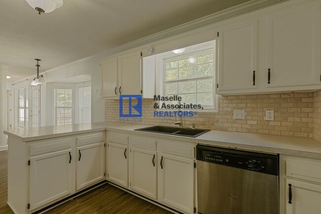 Building Photo - 3 Bed/2 Bath Home in Pearl