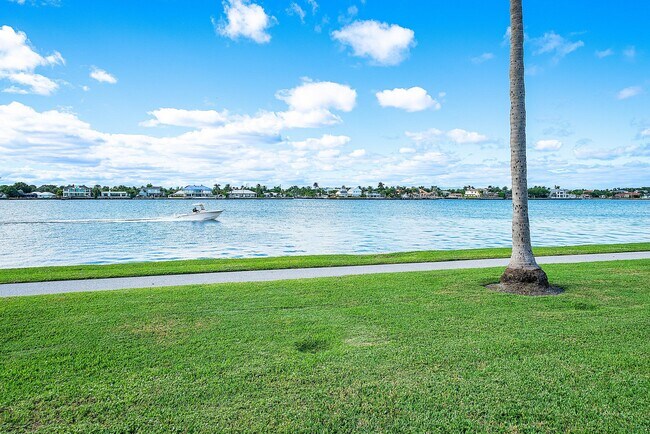 Building Photo - 2170 Ibis Isle Rd