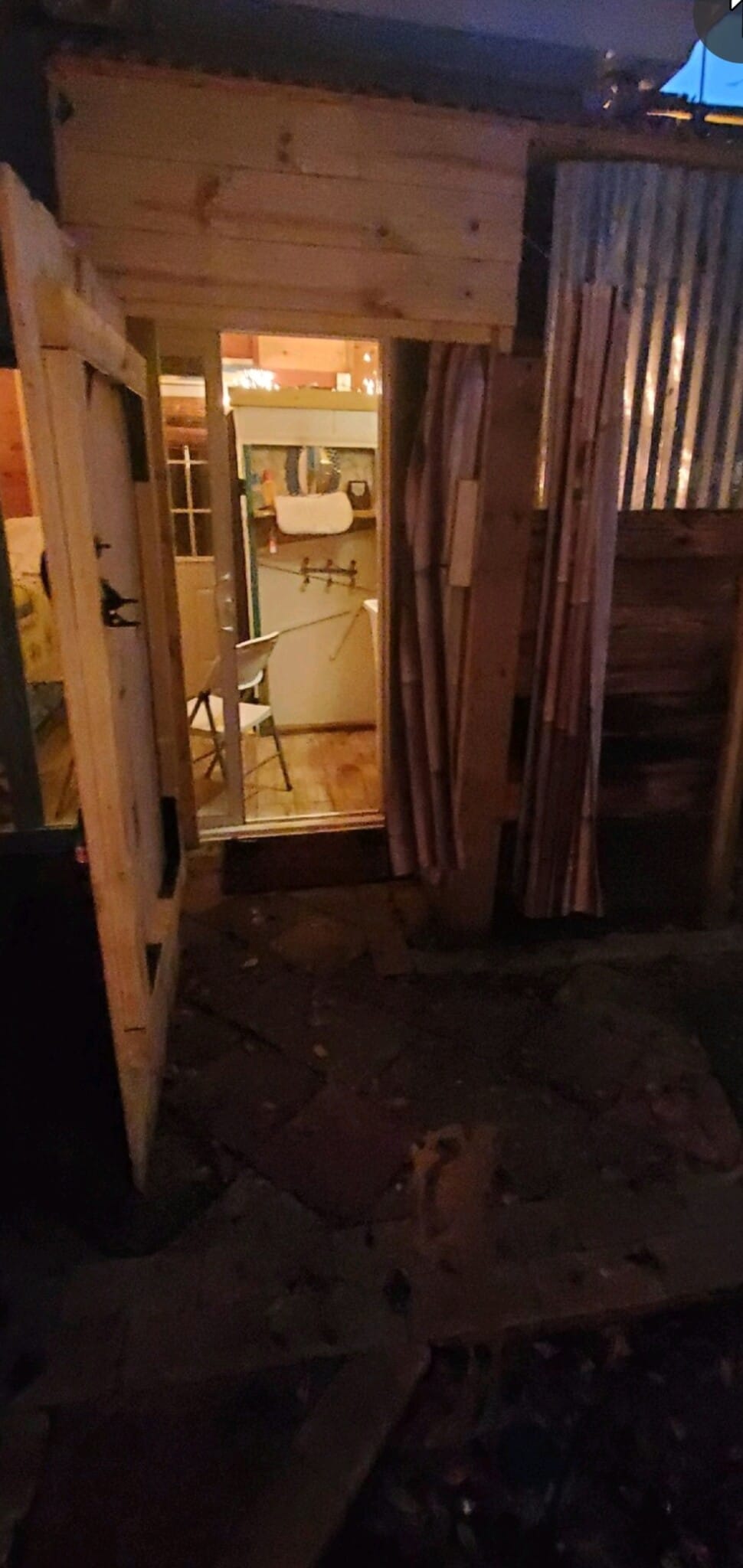 Shower Door to outside - 5014 Hillwood Cir S