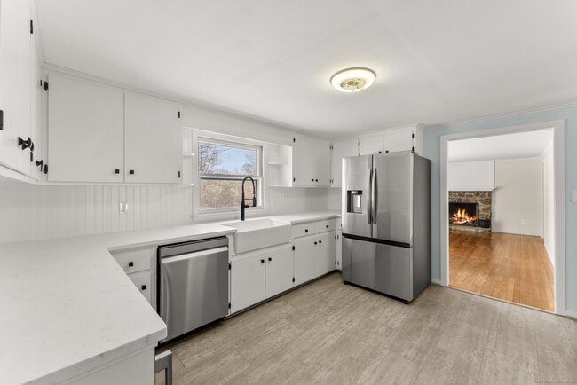 Building Photo - 52B Fuller Mountain Rd