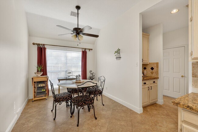 Building Photo - 502 Ernst Ct