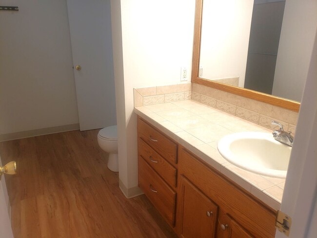 Building Photo - Spacious Townhouse with Two Car Garage!