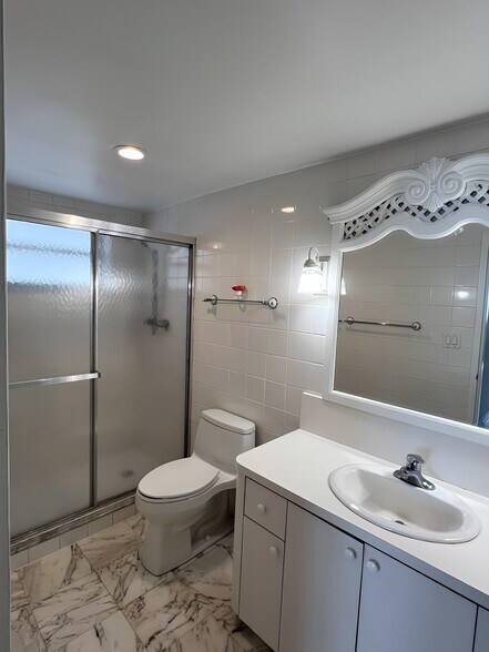 Building Photo - 5825 Collins Ave