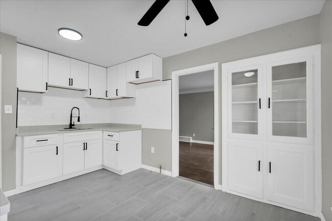 Building Photo - 11235 Portlance Ave