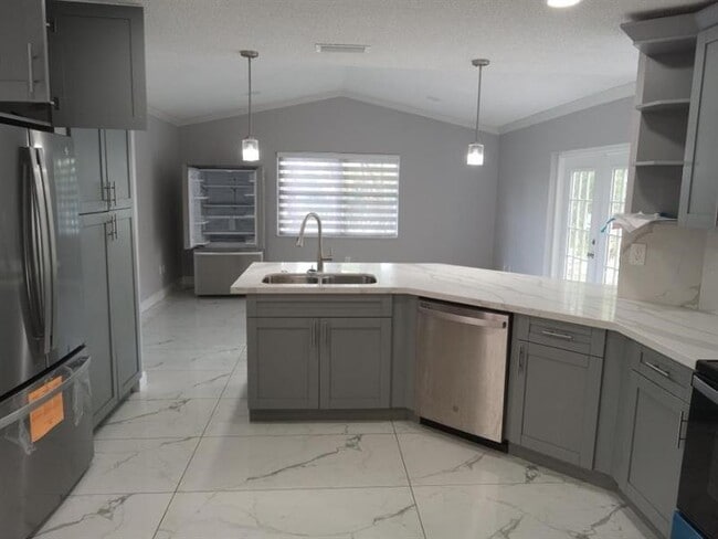 Building Photo - 1602 SW 159th Ave