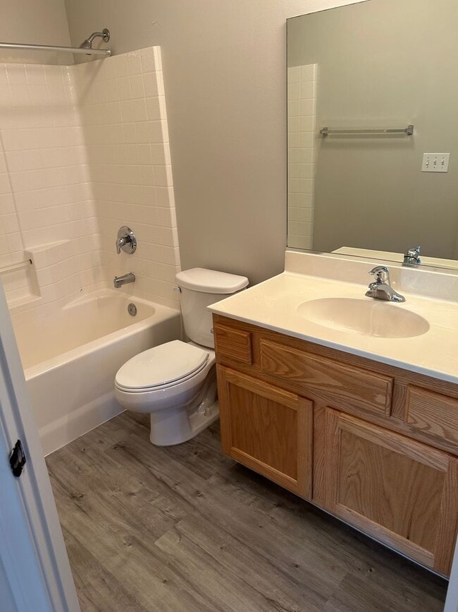 Building Photo - 3 Bedroom, 2 bath home in non HOA
