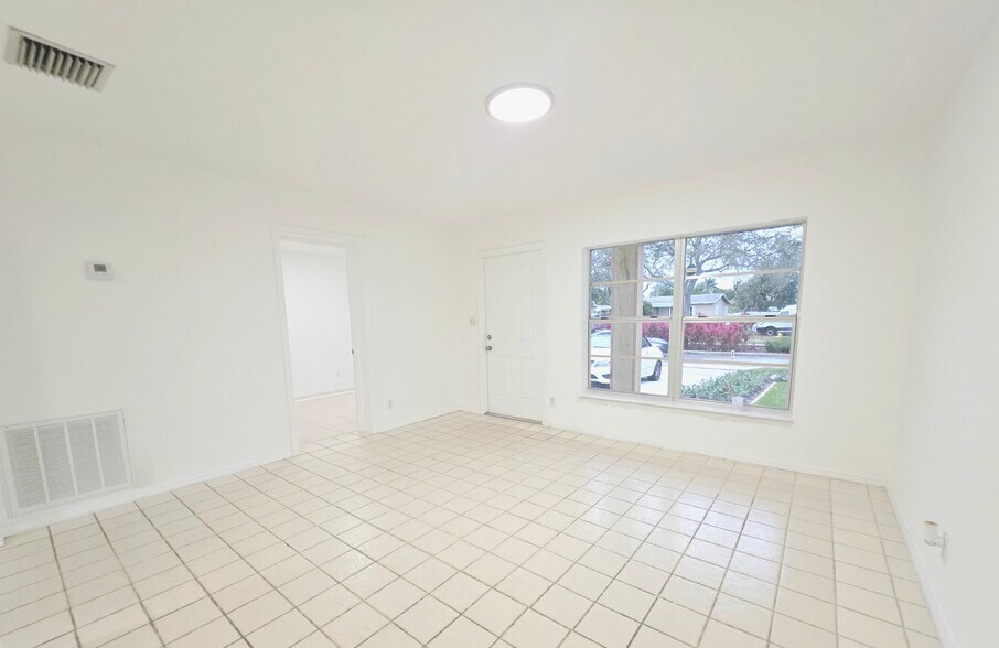 Building Photo - 250 NE 51st St