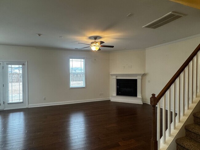 Building Photo - 5 Bedroom 3 Bath Home In Grays Creek