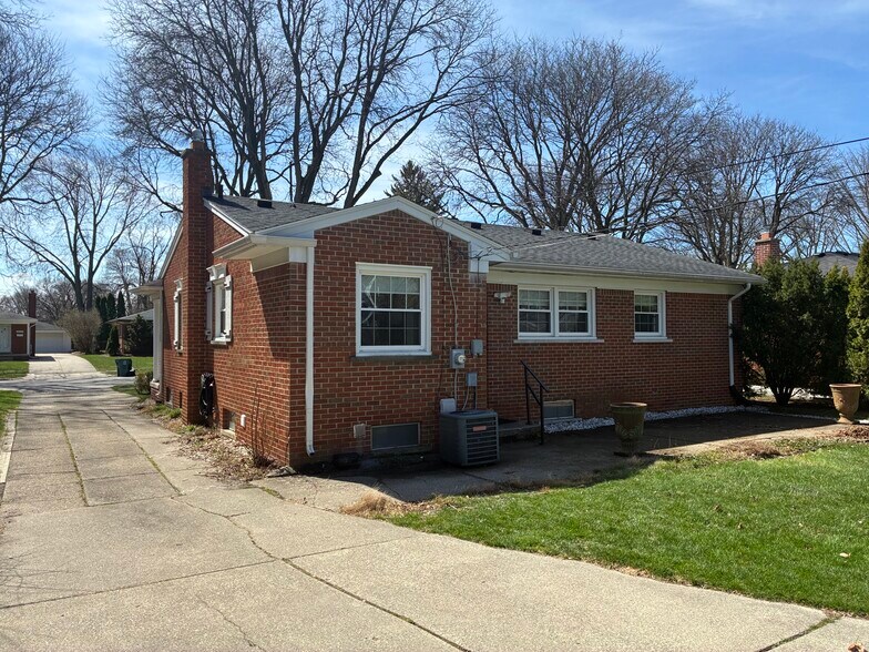 Building Photo - 1655 Hazel St