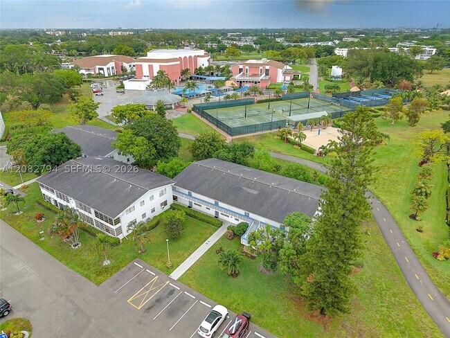 Building Photo - 181 Lyndhurst L