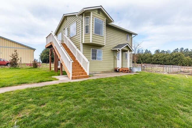 Building Photo - 3 Bed 2 Bath Country living (Landscaping I...