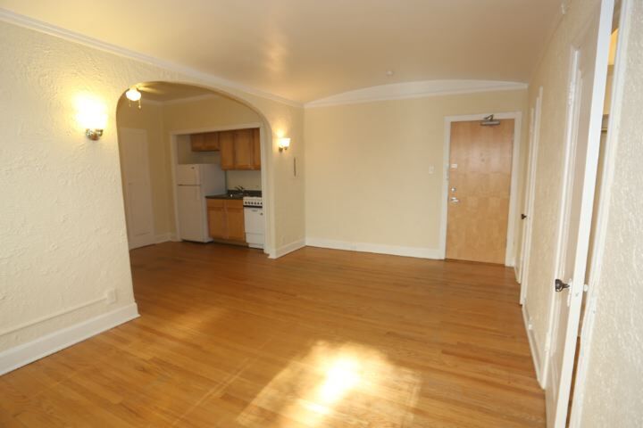 Building Photo - 539 W Arlington Pl