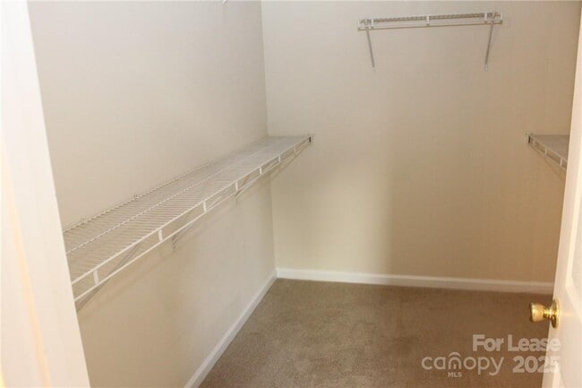 Building Photo - 2715 Old Ironside Dr