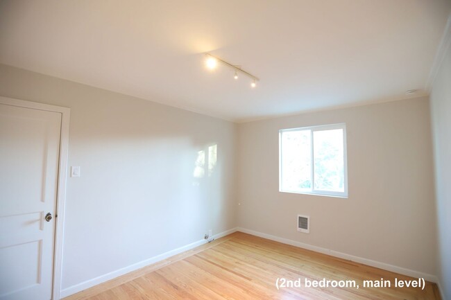 Building Photo - Glen Park: Immaculate Renovated Home 3 Bed...