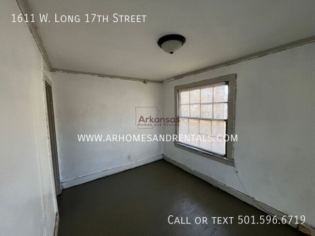 Building Photo - 1611 W Long 17th St