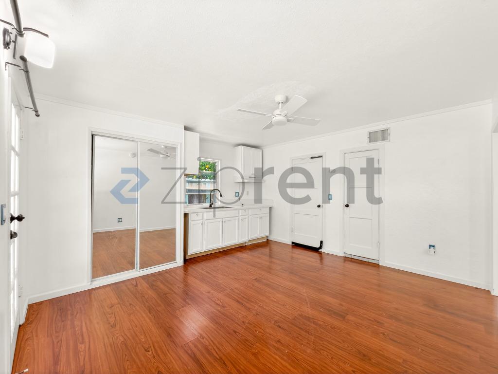 Building Photo - Unit Single bedroom