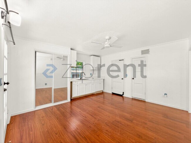 Building Photo - 2755 Sanborn Ave