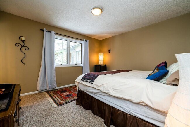 Building Photo - 9431 Dunewood Dr