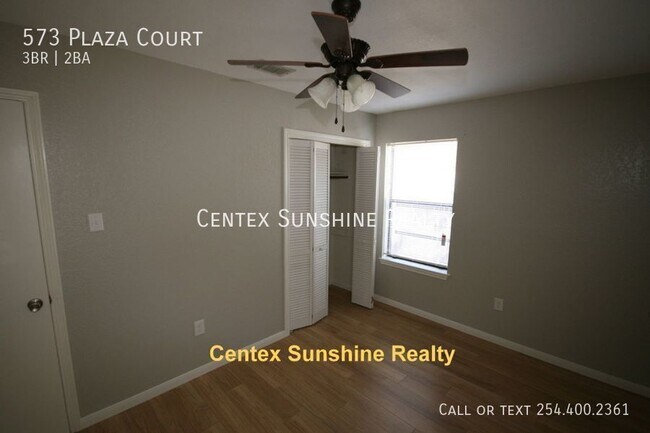 Building Photo - 573 Plaza Ct