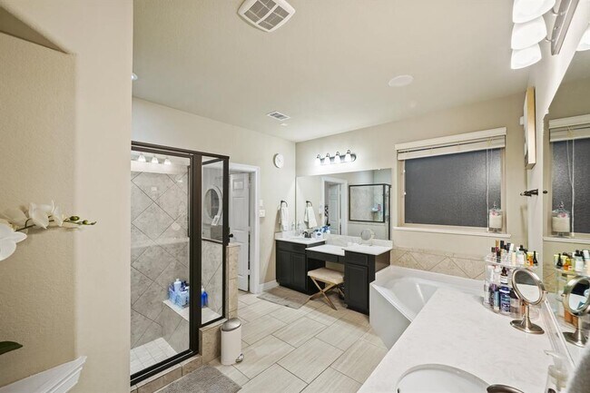 Building Photo - 5527 Mangrove Creek Ln