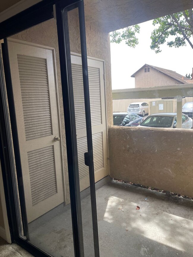 Building Photo - 1 bedroom 1 bath apartment in Miramesa FOR...