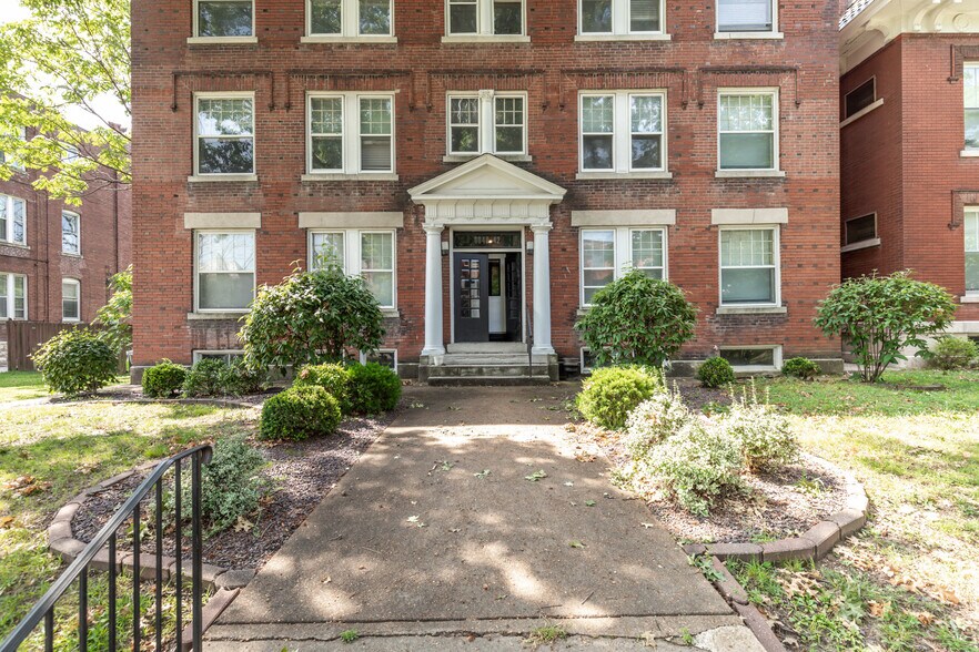Primary Photo - 6042 Kingsbury Ave