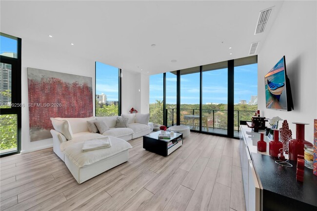 Building Photo - 3156 SW 27th Ave