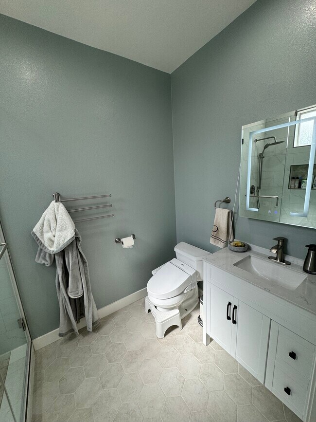 Building Photo - 3645 Cardiff Ave