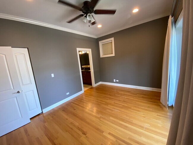Building Photo - 2038 W Iowa St