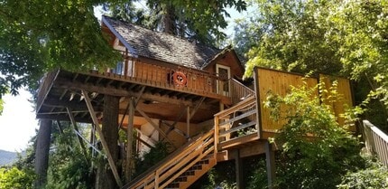 Building Photo - Furnished 2 bedroom with lake access-Avail...