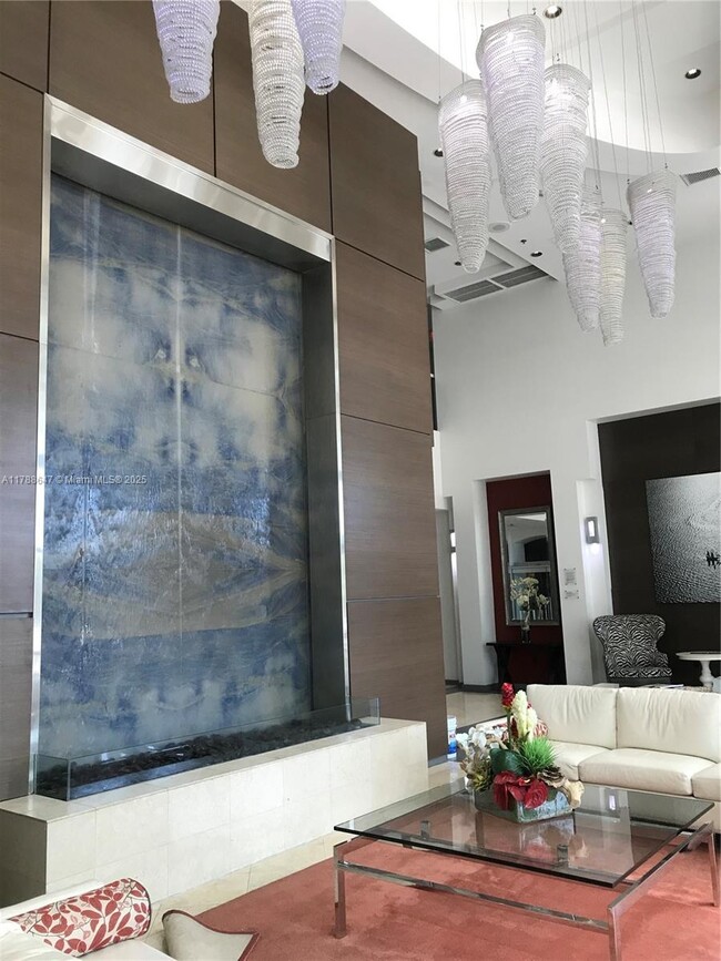 Building Photo - 1155 Brickell Bay Dr