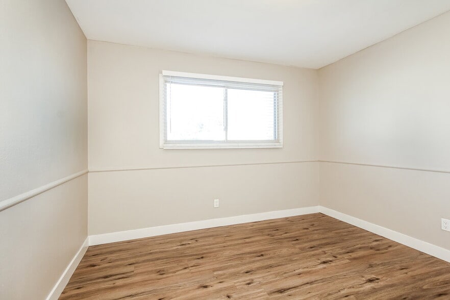 Building Photo - 4325 W Solano Dr N