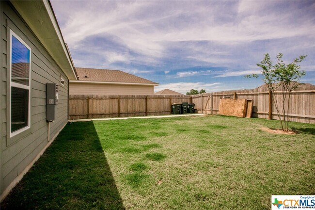 Building Photo - 242 Mossycup Dr