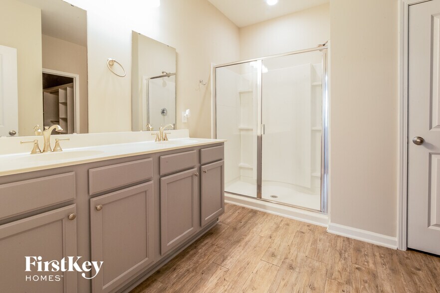 Building Photo - 510 Wayton Cir