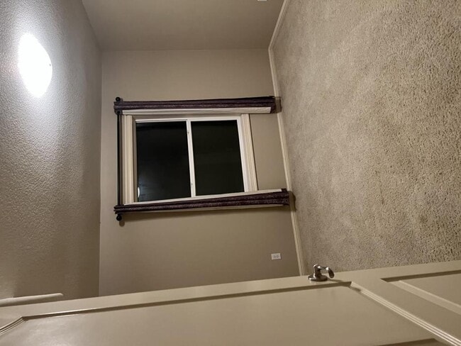 Building Photo - 15715 SE Bybee Dr