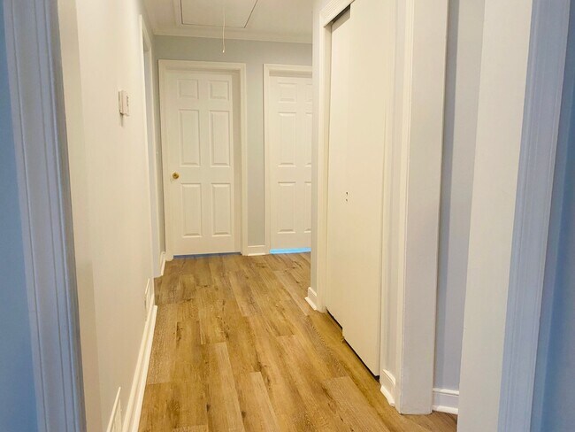 Building Photo - BEAUTIFULLY UPDATED - MINUTES TO SPOTSLYVA...