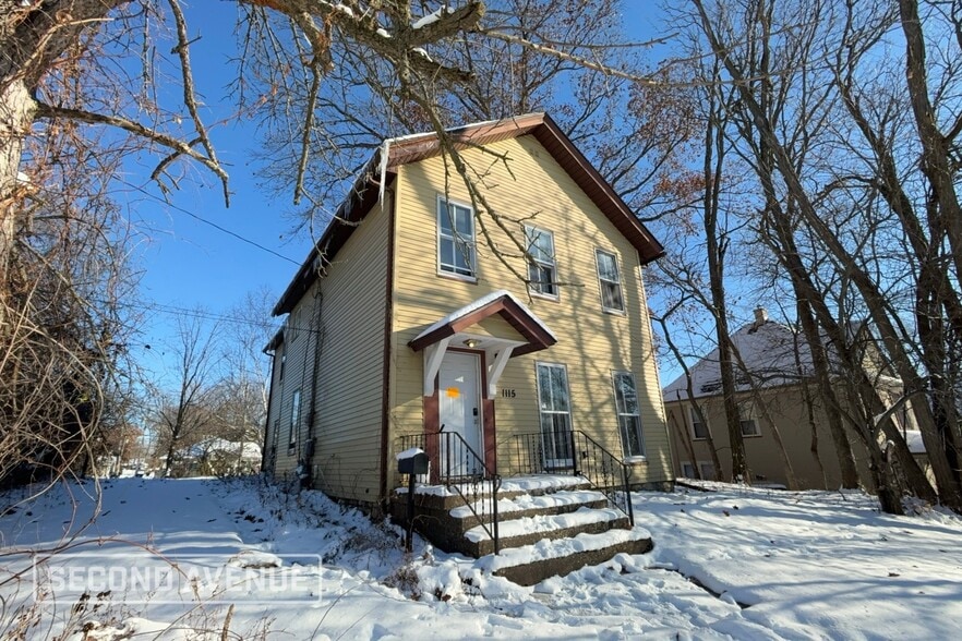 Building Photo - 1115 Oneida Ave