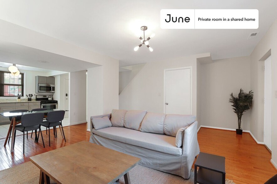 Building Photo - Room in Shared 5 bed/2 bath home in Logan Circle